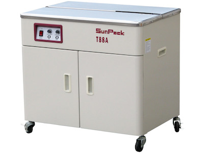 Halbautomatische Umreifungsmaschine für Pakete mit DualDrive, PM-STR-SA-BC, Frontansicht schräg