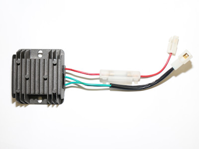 Laderegler, Batterieladeregler 14.2V / 7.5A / 90 Watt zu Yanmar / Rotek / Kipor / Kama / Launtop etc ..  Dieselmotoren